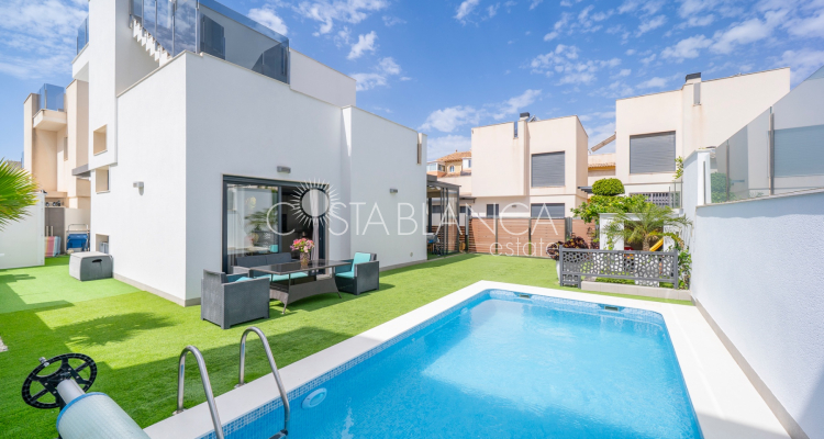 Villa - Sale - Torrevieja - Torrevieja